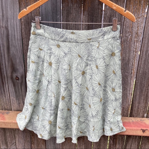 Wayf olive daisies sage green flair floral set M - Picture 4 of 6